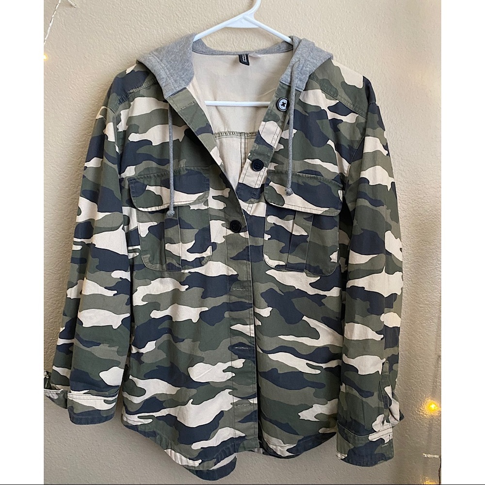 Women’s jacket with hood